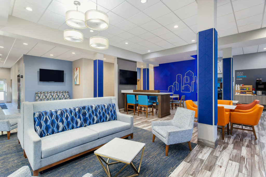 Holiday Inn Express & Suites Memphis Arpt Elvis Presley Blv by IHG