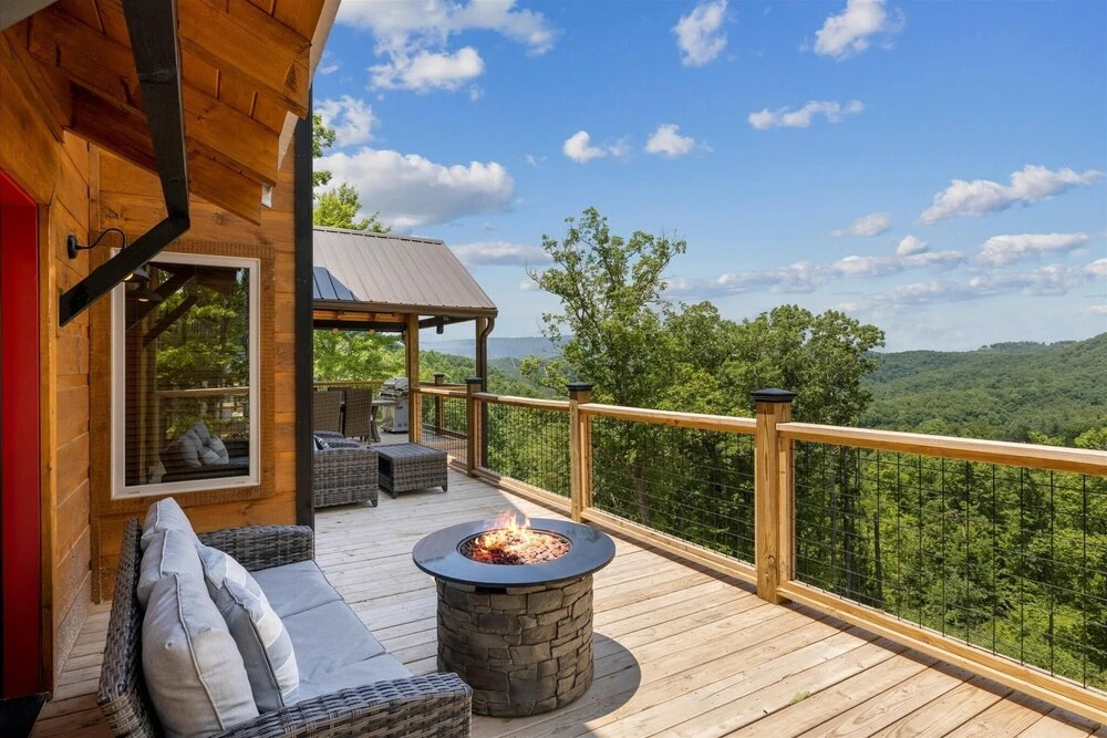 Victoria's Secrets 5 Bedroom Cabin by RedAwning
