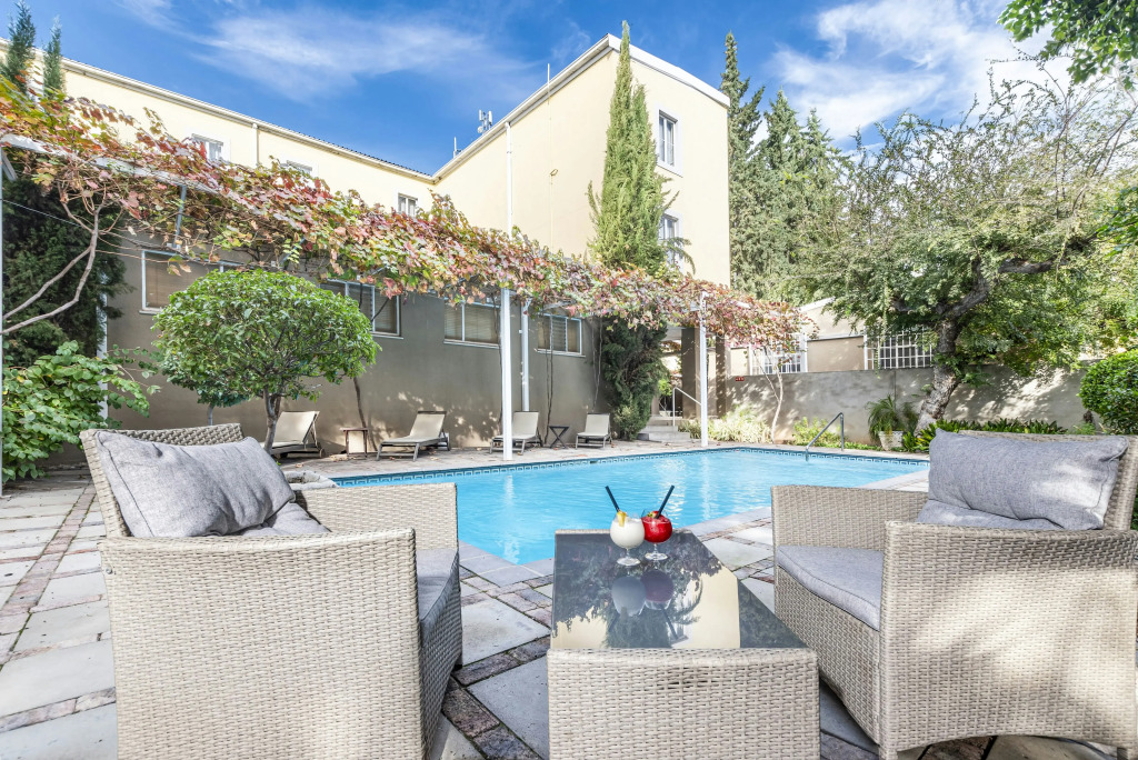 Queens Hotel by BON Hotels