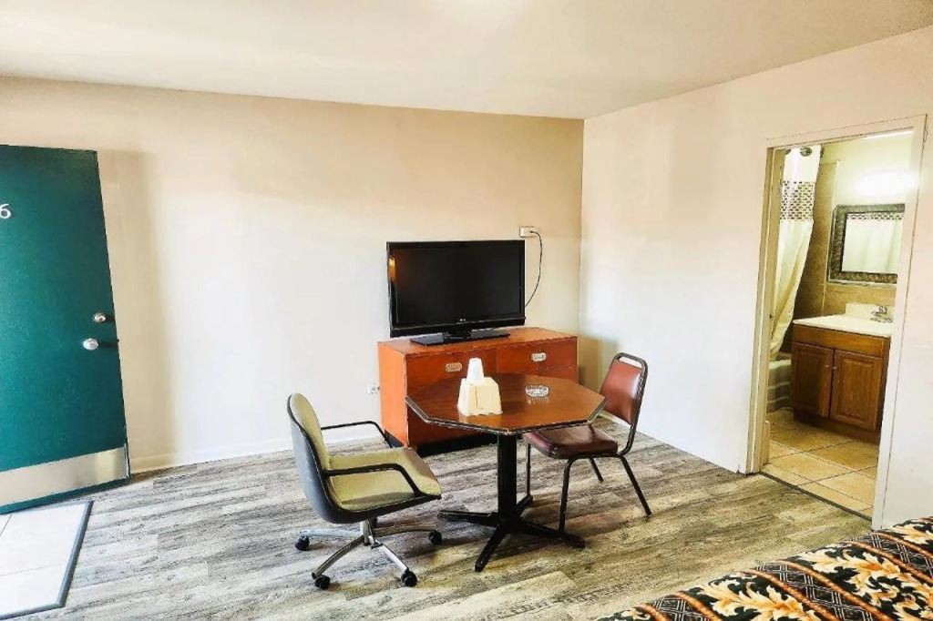 Hillside Manor Motel