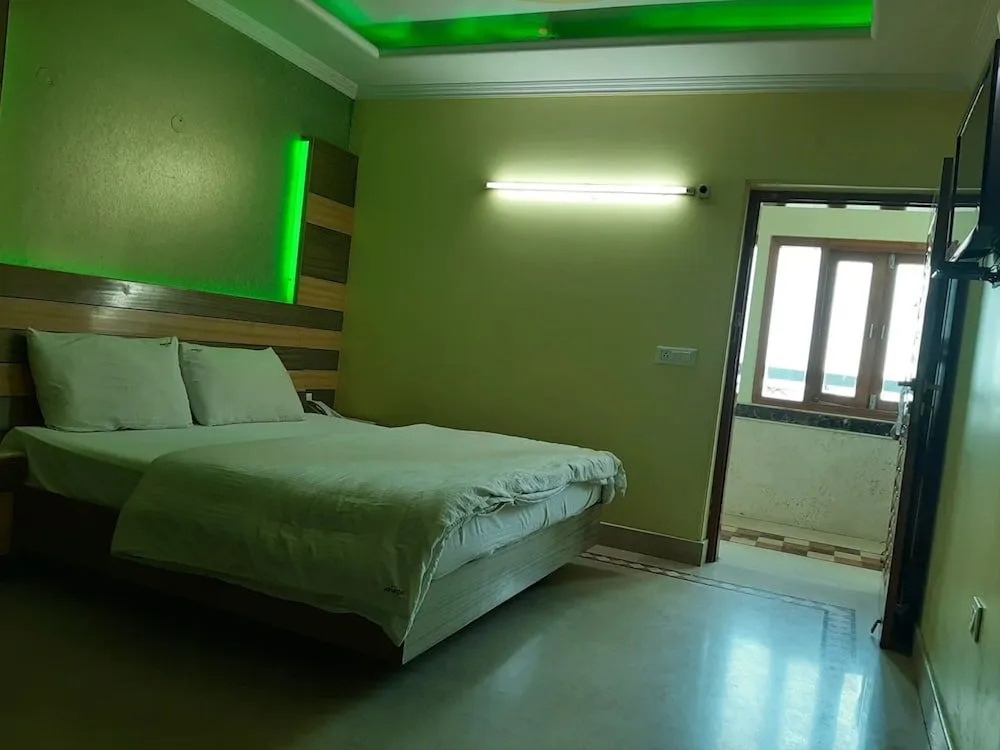 Goroomgo Apsara Mussoorie