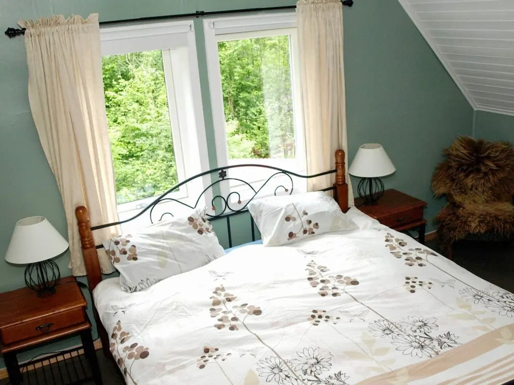 6 person holiday home in LONEVÅG-By Traum
