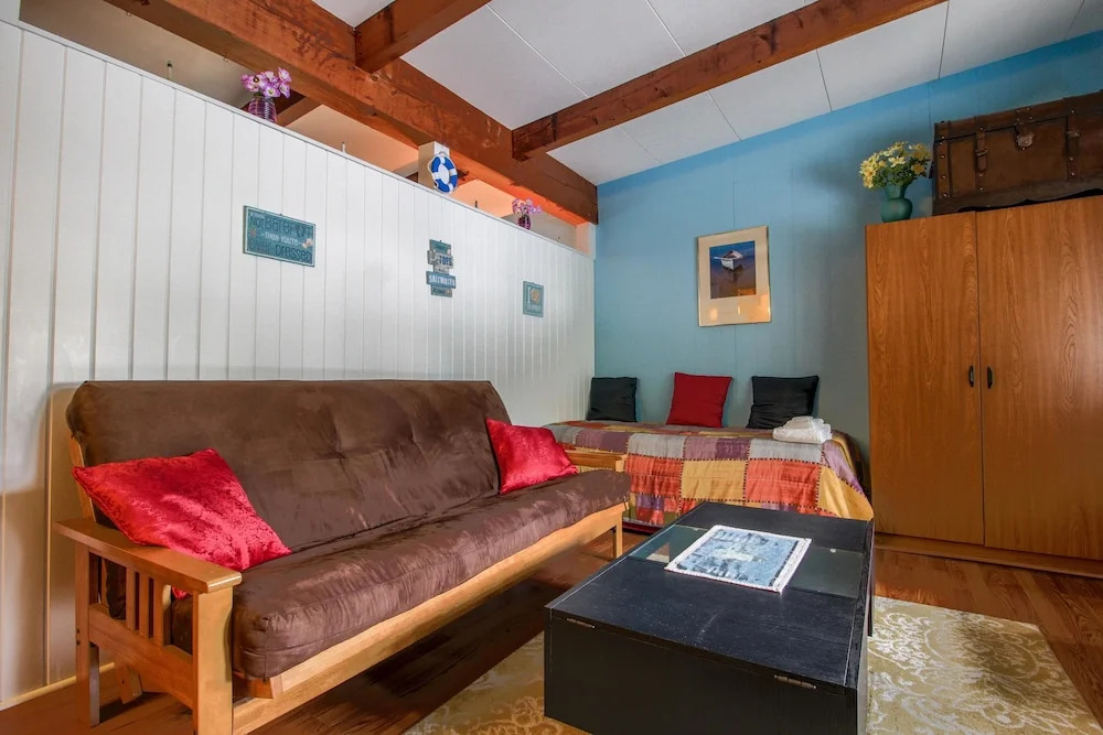 Holiday Guest House Bed & Breakfast