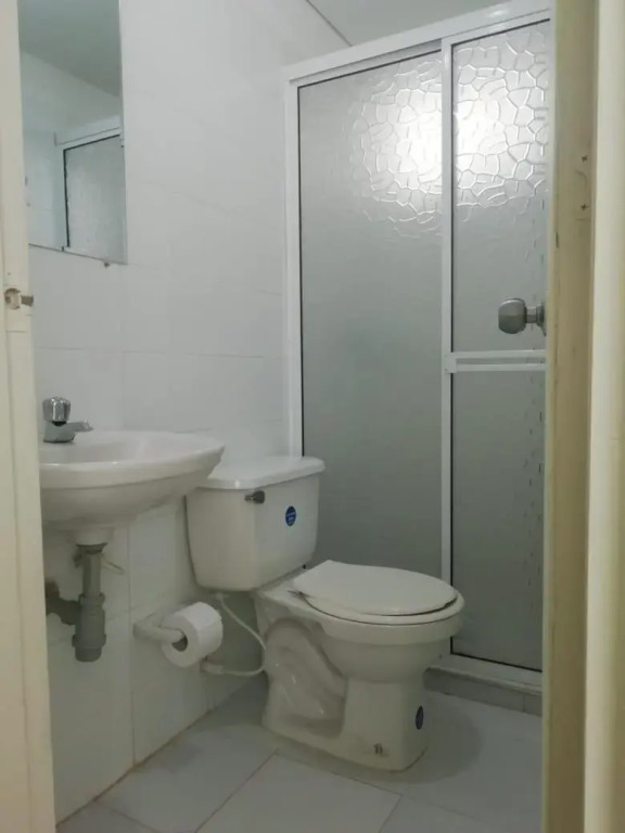 CH2 Comodo apartamento amoblado en condominio RNT 1O8237