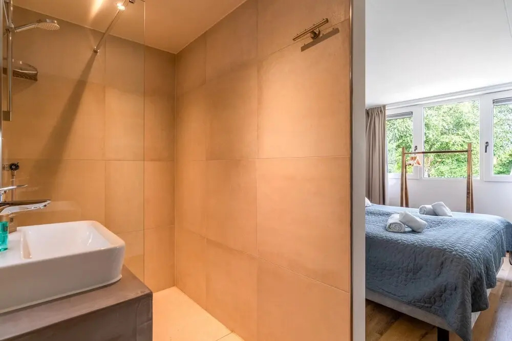 Luxury 10-person Family Villa