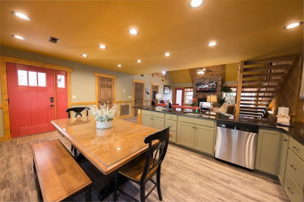 Gone Swimming 4 Bedrooms 4.5 Bathrooms Cabin