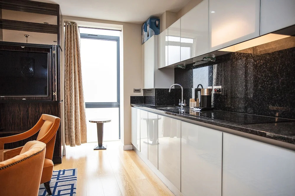 Central E1 2 Bedroom Flat