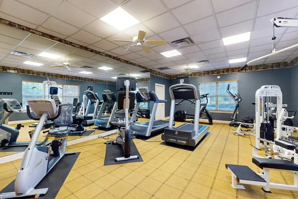 Spacious Condo With Pool, hot tub and Private Washer/dryer