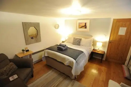 Entire 2bedroom cottage - Tudor Trails &Tails retreat- near beaches & AONB