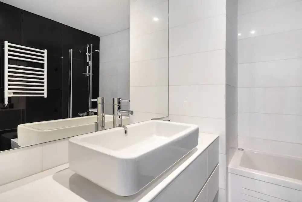 Urban Retreat W/Parking, Elevator & Ac By Benfica Stadium