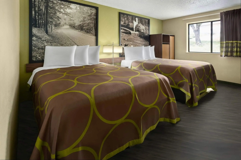 Super 8 by Wyndham St. Clairsville OH/Wheeling WV Area