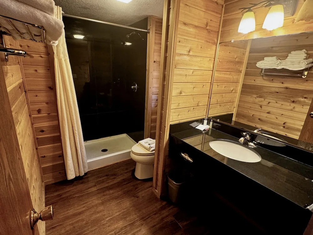 Cabins of Mackinac & Lodge