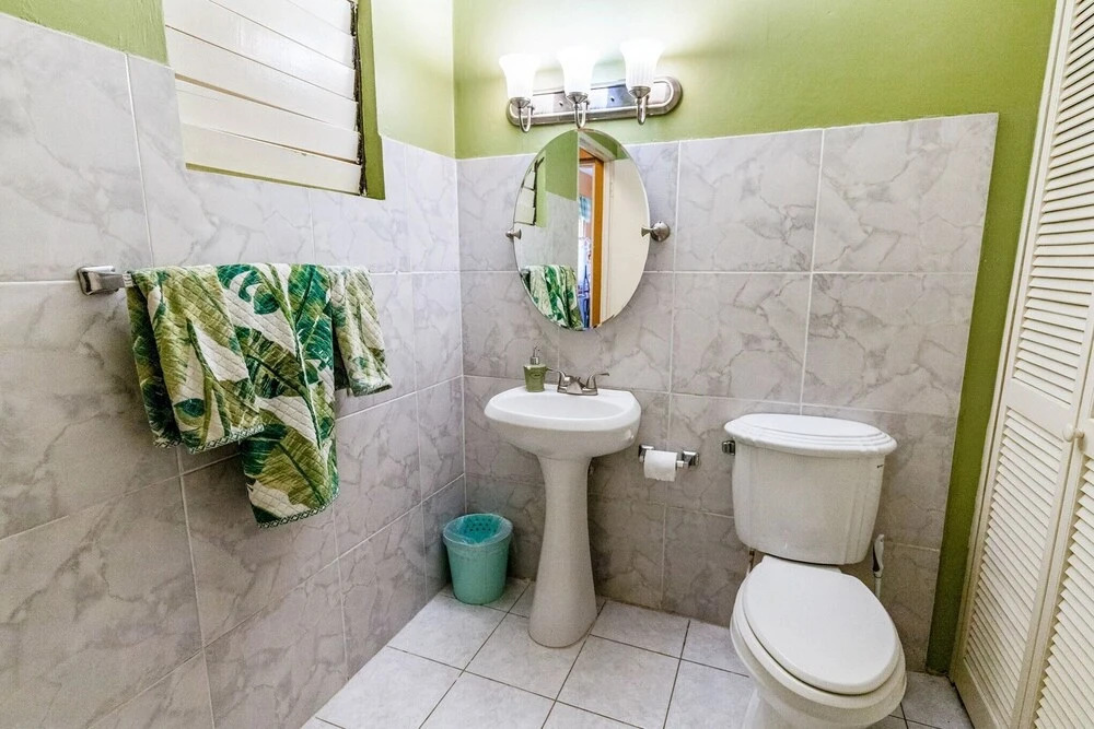 YanceyLargoEstate 2BR Villa with Mountain Views