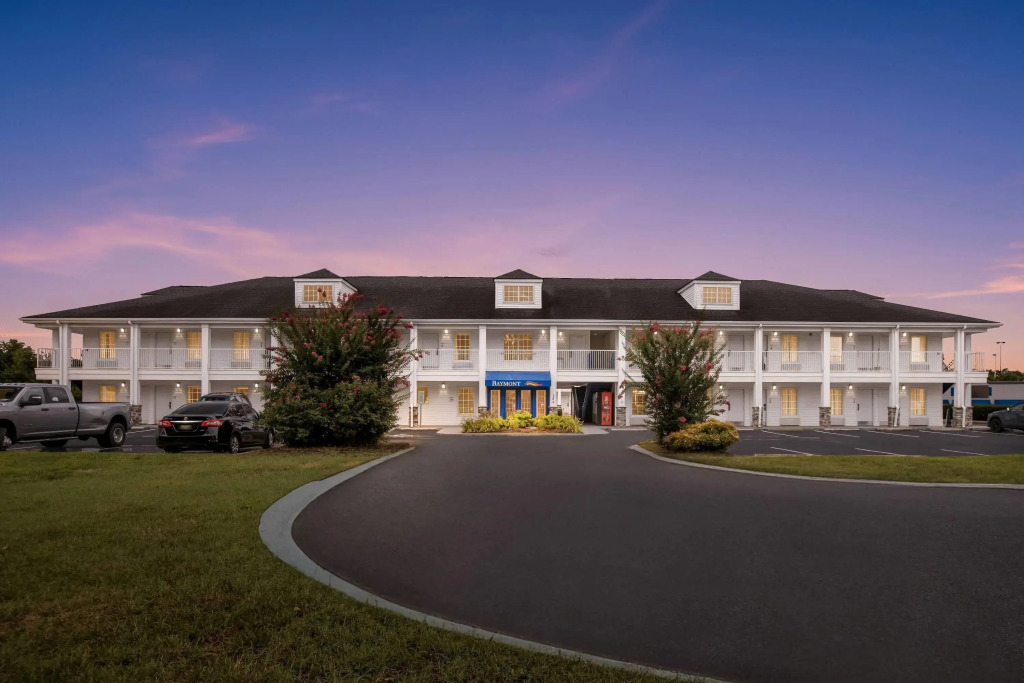 Baymont Inn and Suites - Forest City