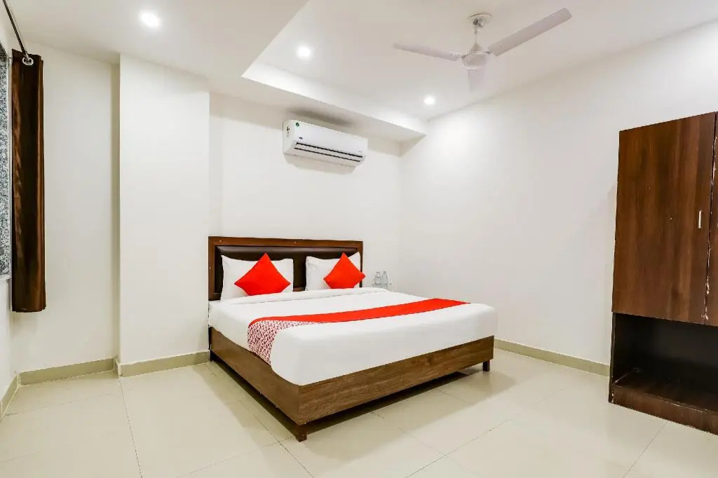 Collection O Tilak Nagar Near Pacific Mall