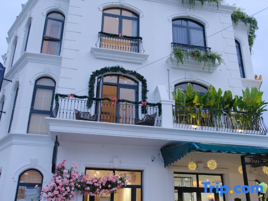 Les Amis Phu Quoc - Grand World whole house 18 pax, near the beach.