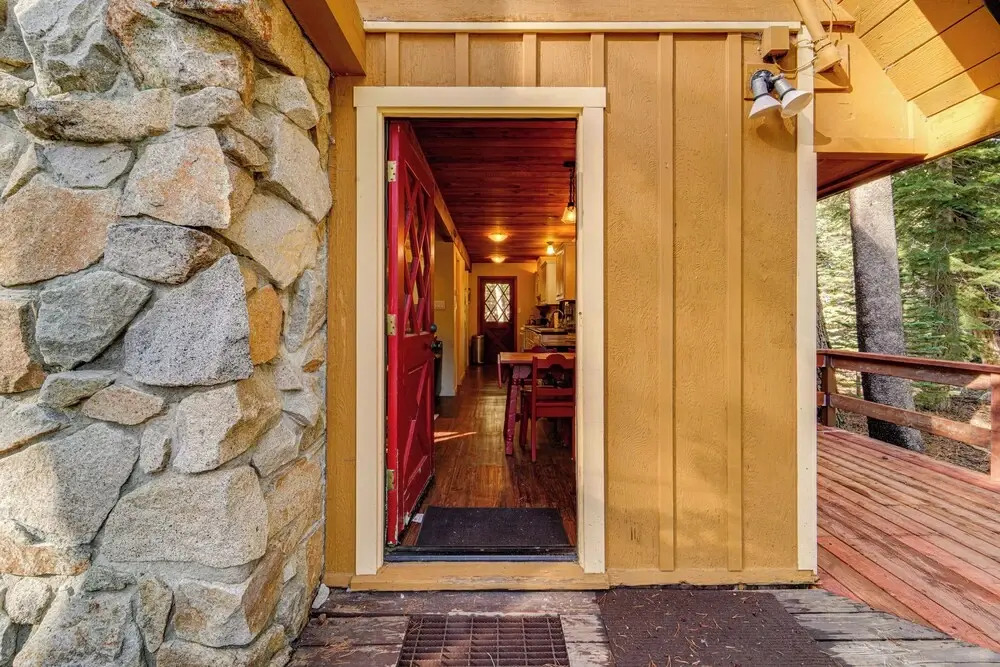 Near Slopes, Donner Lake & Trails! Woodsy Retreat