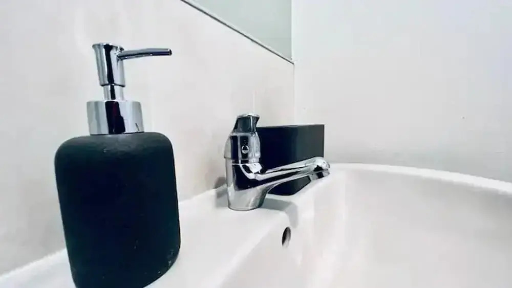 Stylish Townhouse With Free Parking in Liverpool