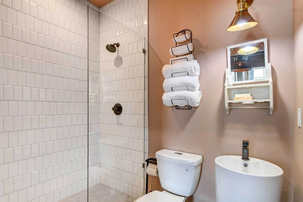 1 Mi to Historic Pleasure Pier: Home w/ Grill!