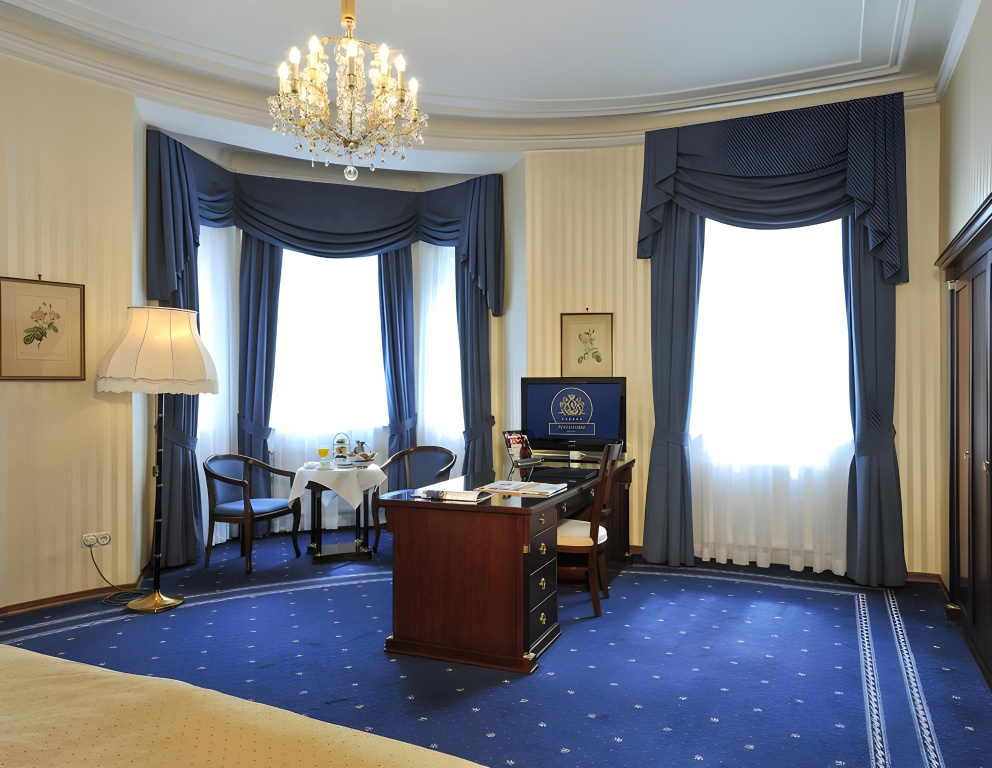 Hotel Ambassador