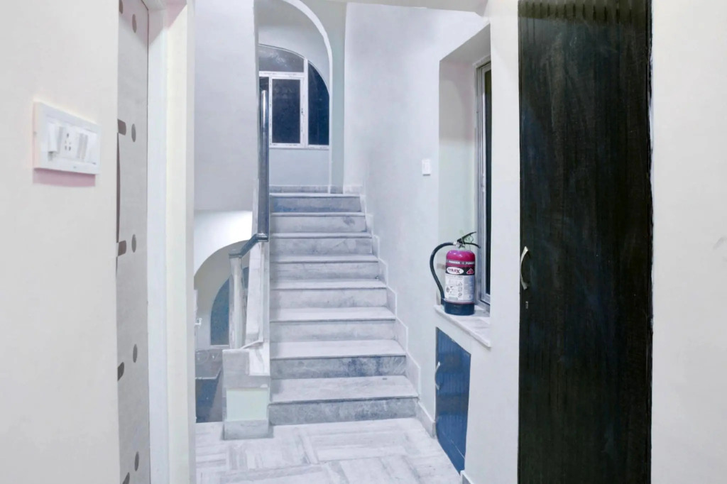 Goroomgo Amit Guest House Tagore Park