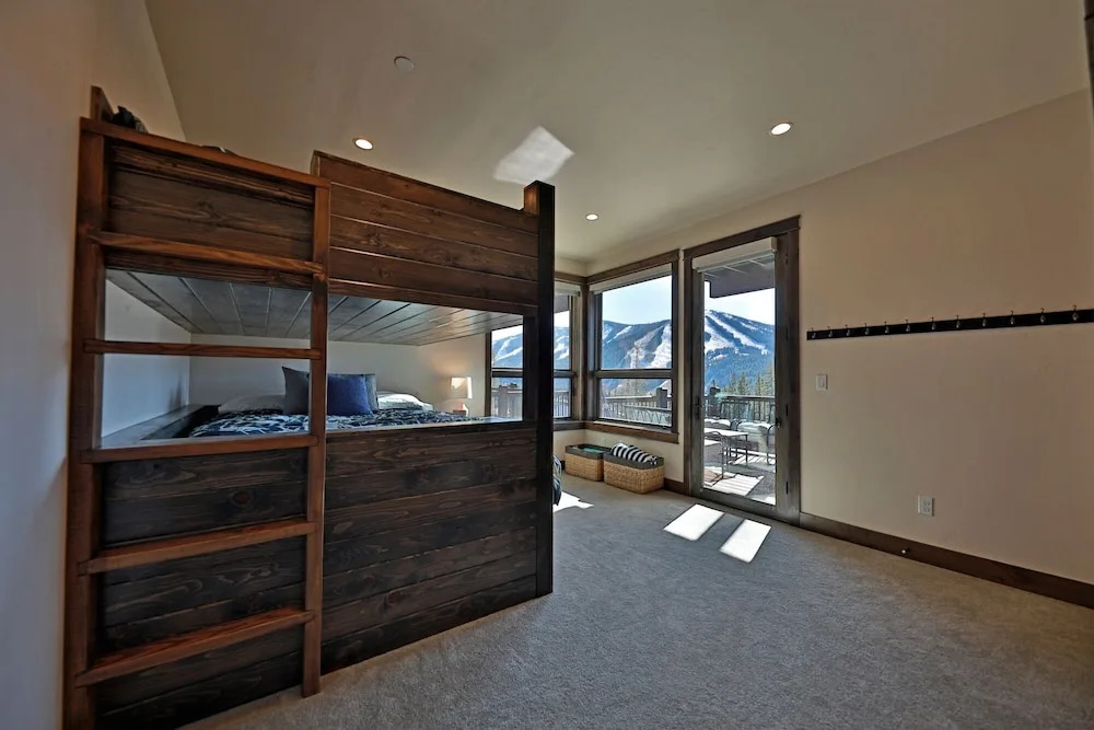 Lakota - 519 Summit Place 6 Bedroom Townhouse