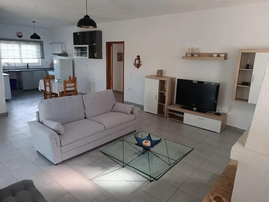 CAMARES HOUSE