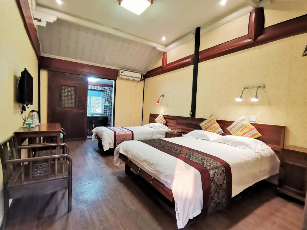 Shaoxing Laotaimen Luxun Native Place Youth Hostel