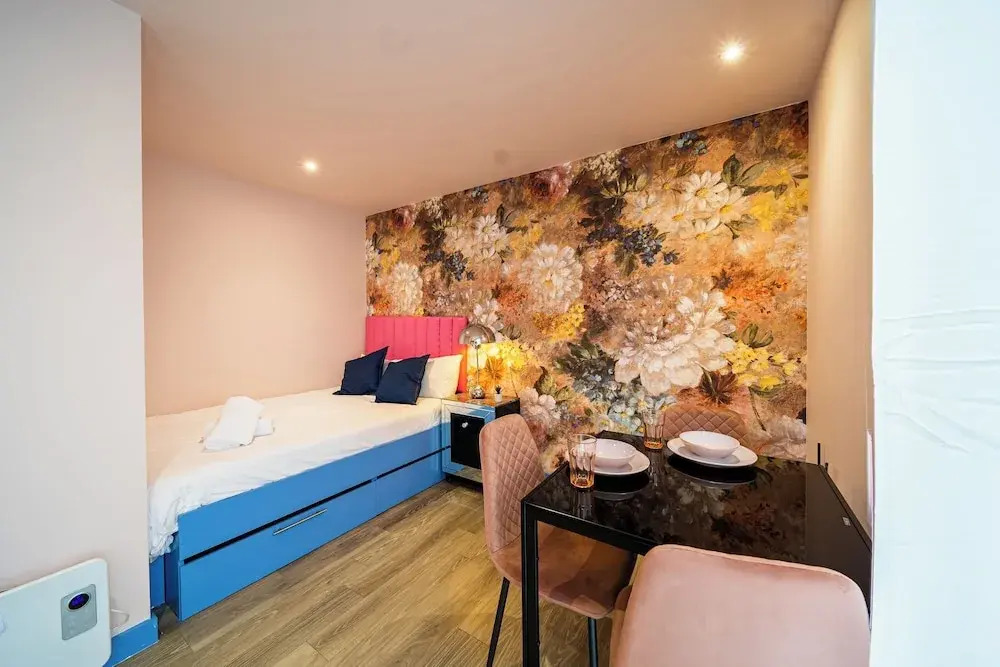 Outstanding Deluxe Self Contained City Apartment