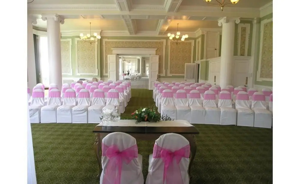 The Grand Burstin Hotel