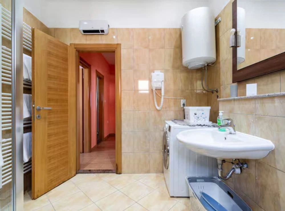 Villa Ana with Outdoor Pool, Sauna and Hot-Tub