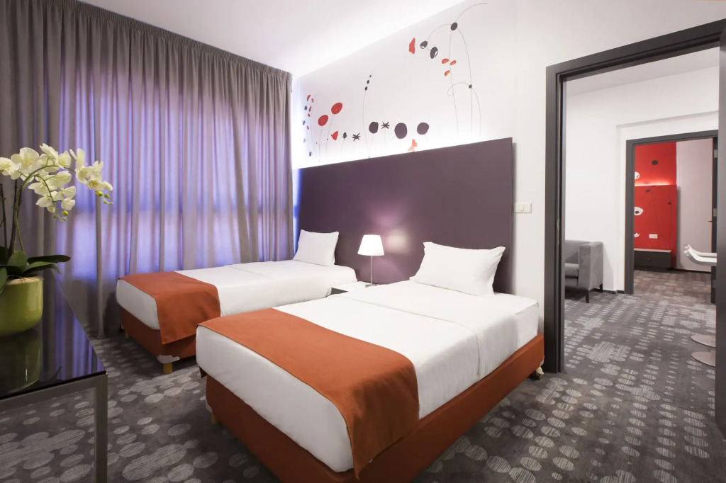 35 Rooms
