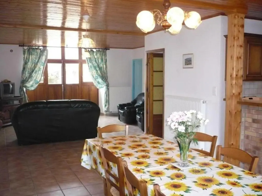 Gîte de charme pour 11 pers. avec animaux admis et poêle à bois, Livradois-Forez - FR-1-496-148