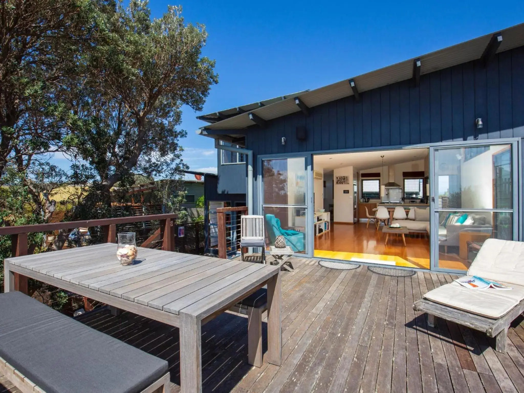 Illaroo Absolute Beachfront with Spa