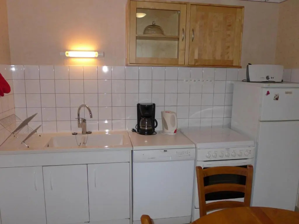 Maison en bois au bord du canal avec terrasse et jeux - FR-1-611A-3