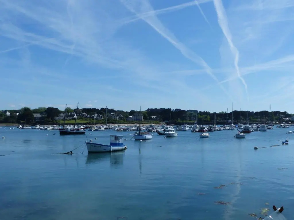 studio exposé plein sud vu sur le port de plaisance