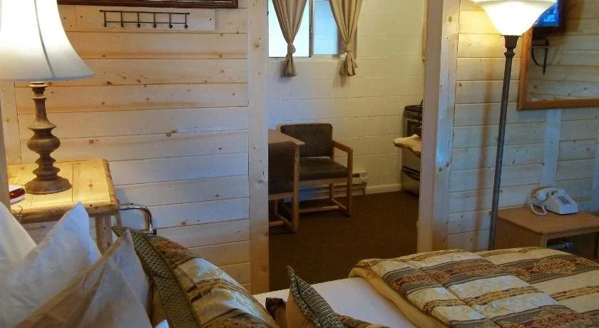 The Cedaredge Lodge