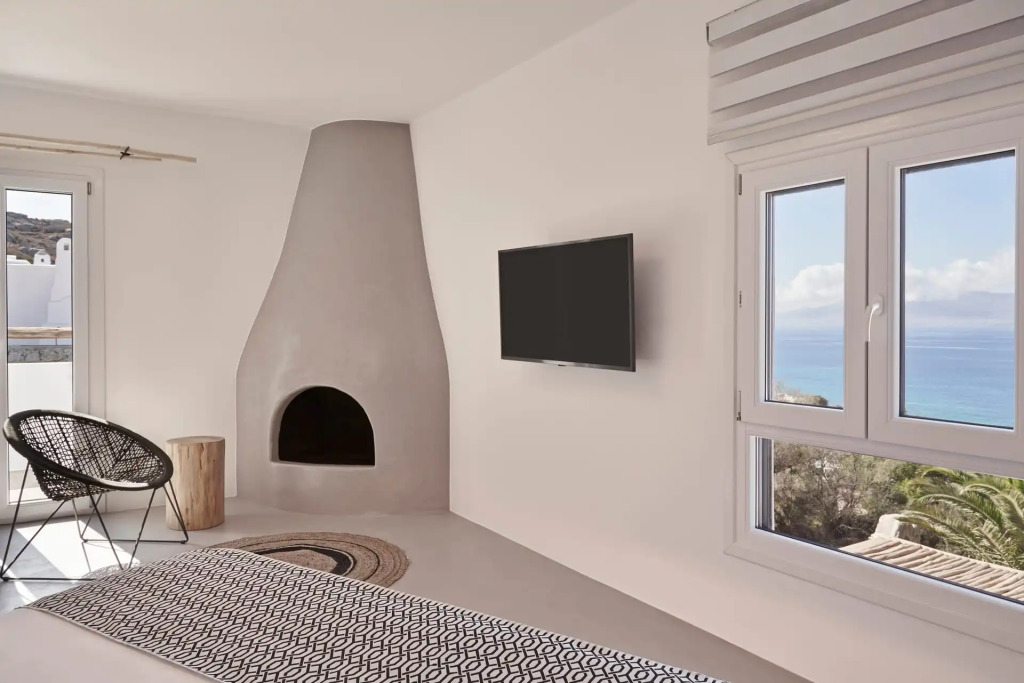 Hill Club Naxos