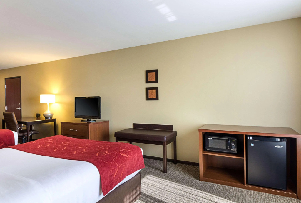 Comfort Suites & Conference Center