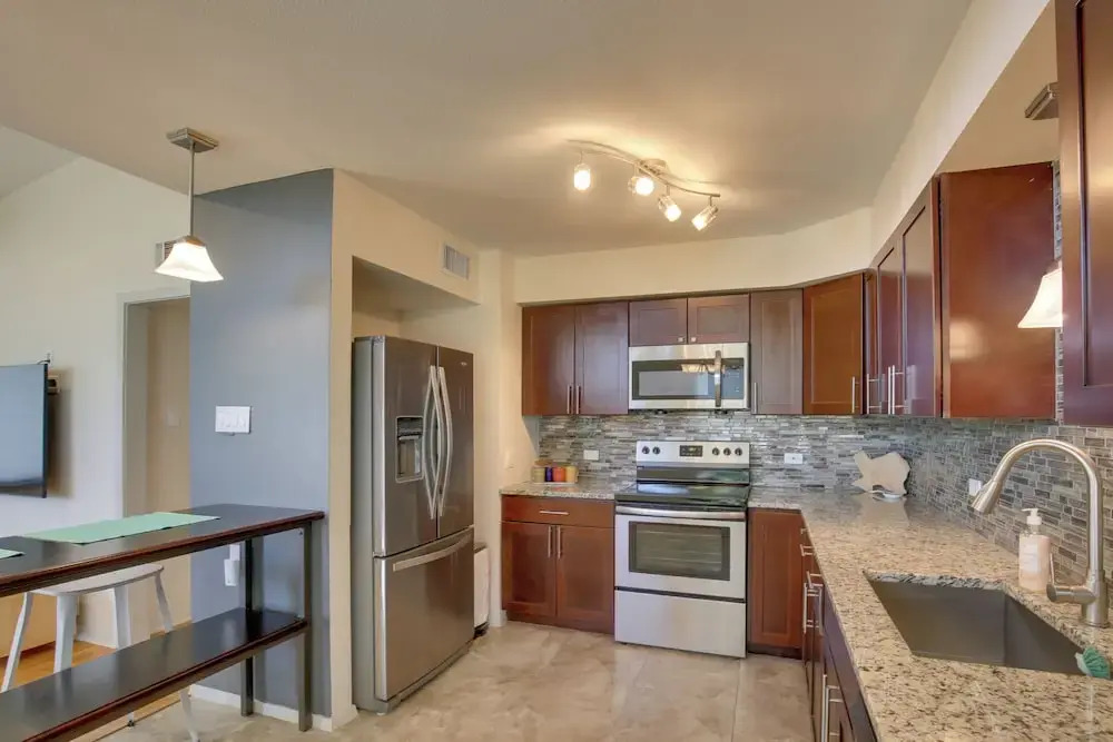 Bright & Modern Texas Getaway - 7 Mi to The Alamo!