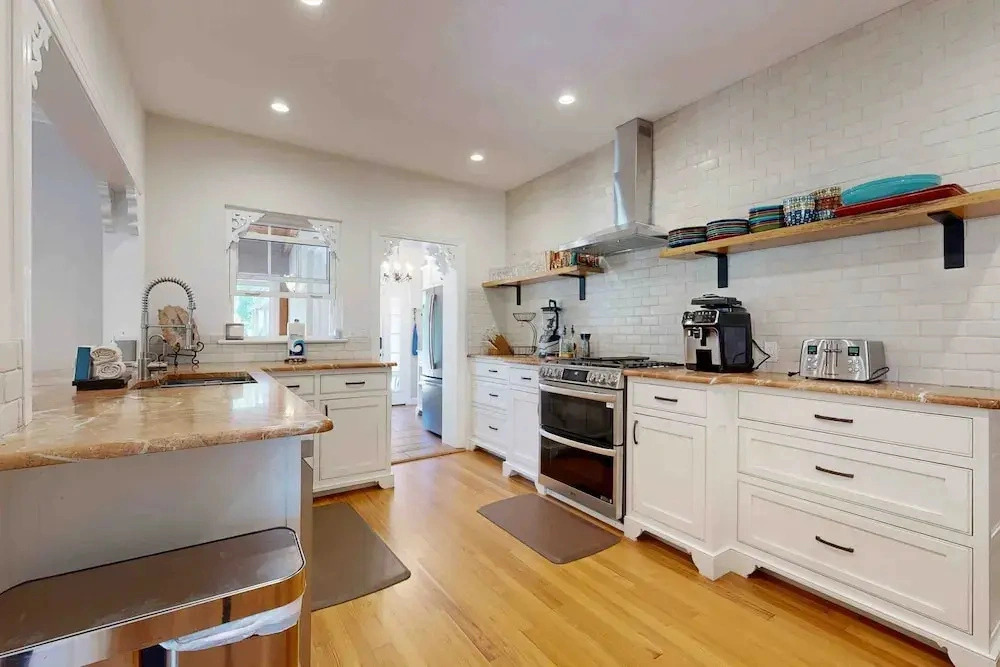 Charming Spanish-style Home in Davis Shores Walk to Downtown, Beach & Local Fun
