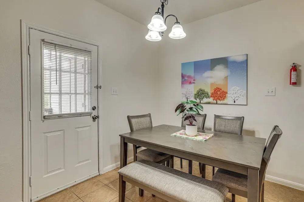 Suburban San Antonio Stay Near Parks & Hospitals