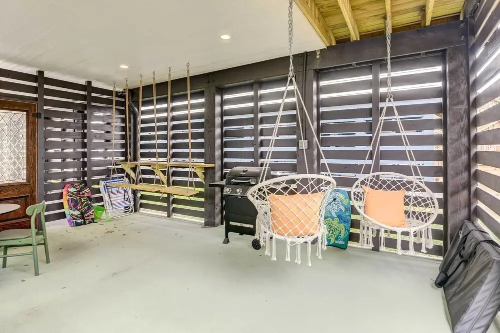 1 Mi to Historic Pleasure Pier: Home w/ Grill!