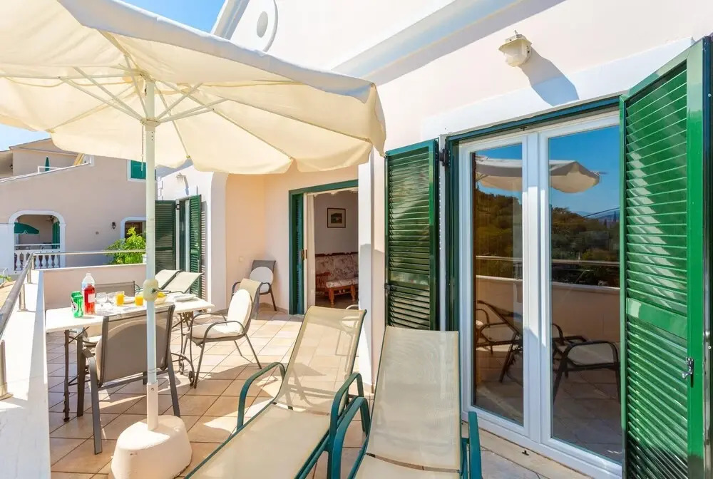 Alexandra Walk to Beach Sea Views A C Wifi Car Not Required - 218