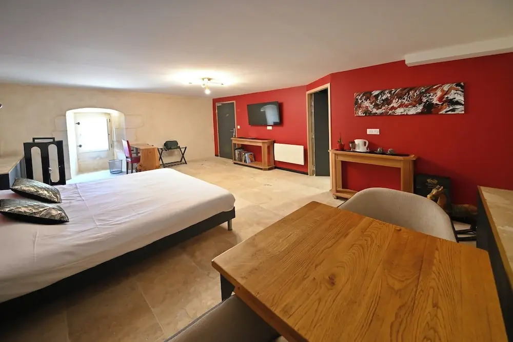 Le logis de labbaye de Saint Savin