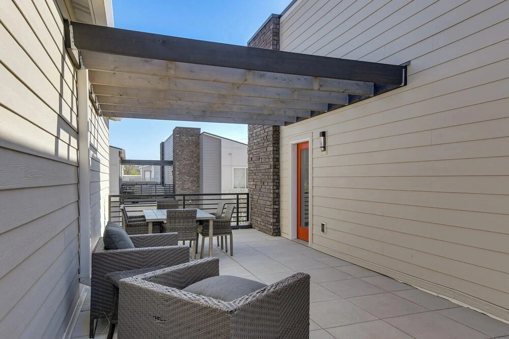 Rooftop Oasis: Downtown Des Moines Townhome