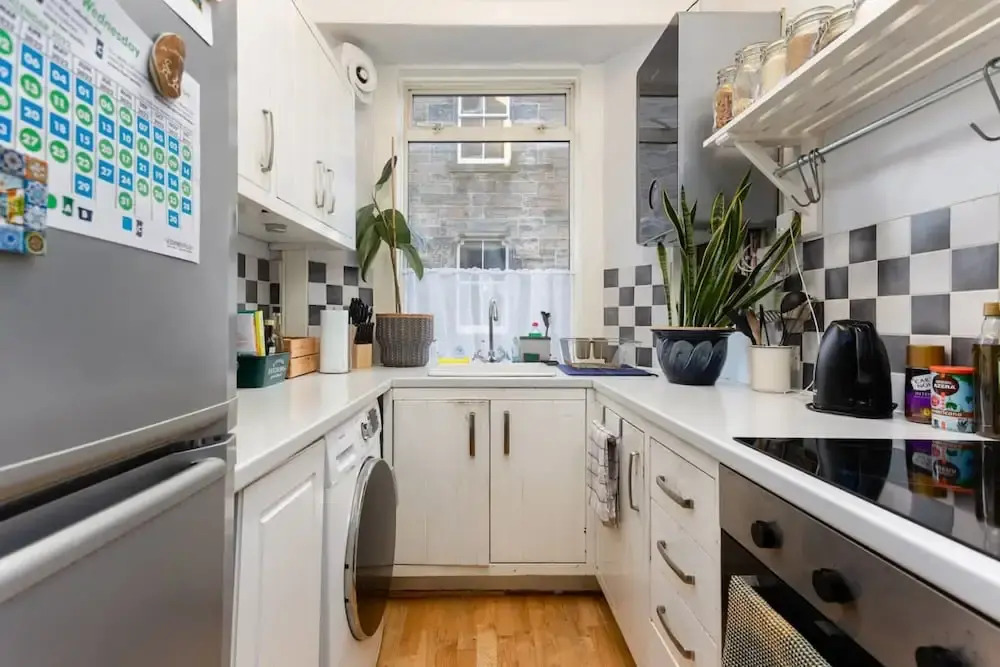 Modern and Jazzy 2 Bedroom House in Edinburgh