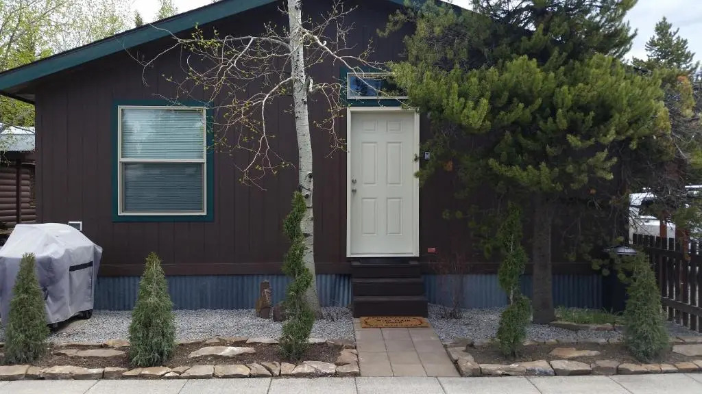 Yellowstone Wildlife Cabins