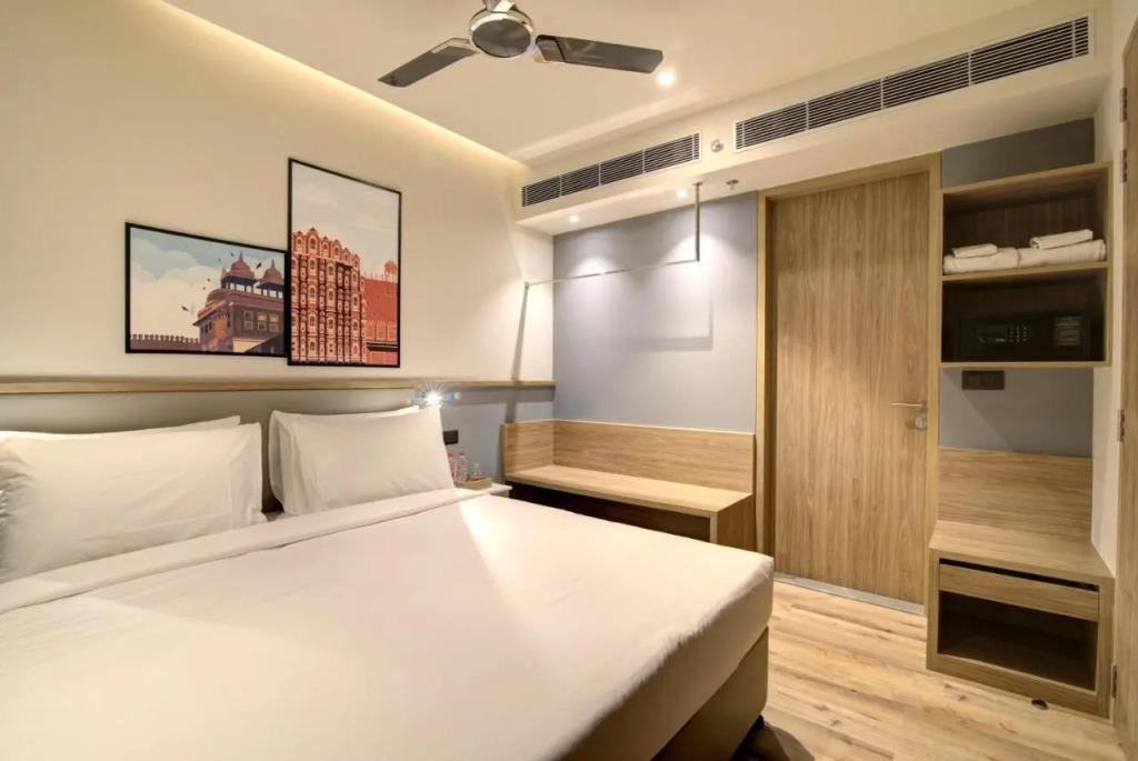 7 Apple Hotel Pratap Nagar