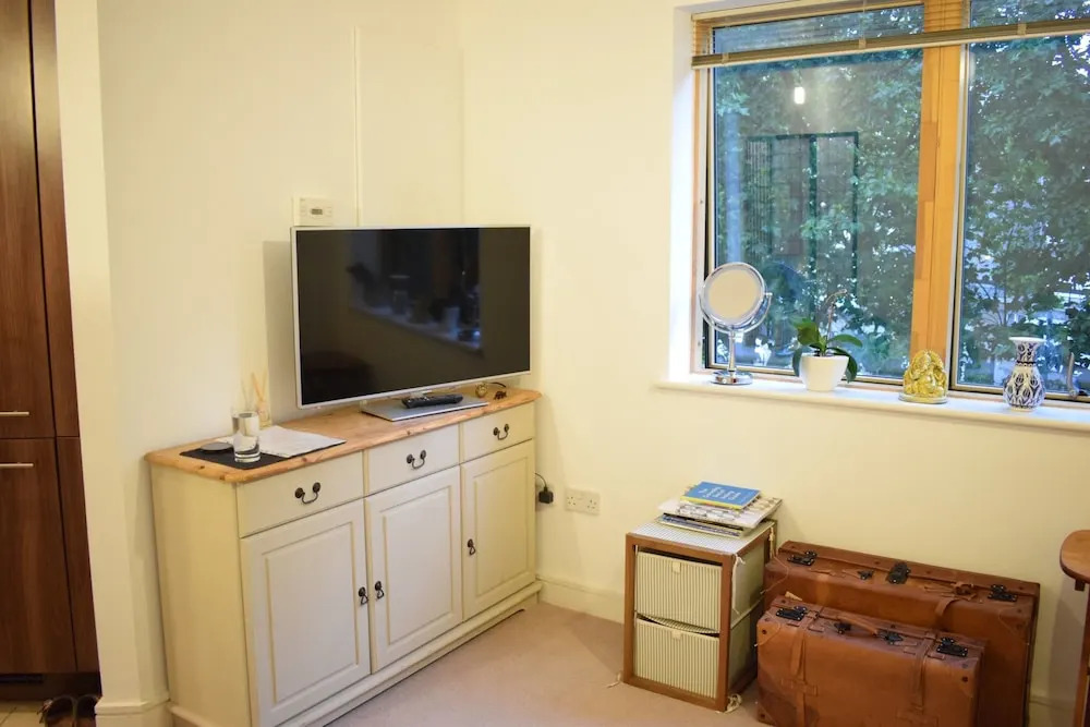 Clean Bright Apartment 7 mins from Central London